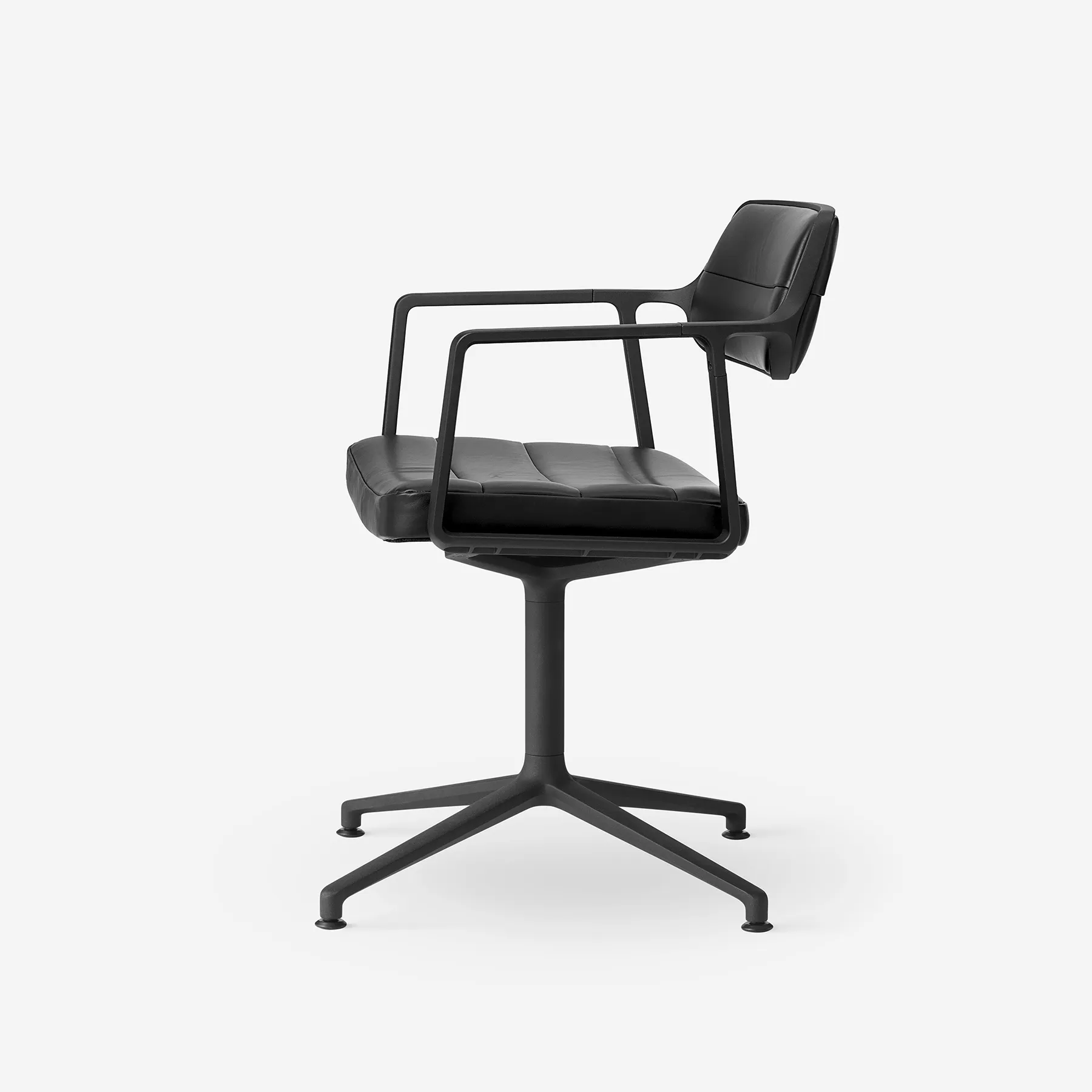 Vipp Swivel Chair | 453 - vipp453 - Black/Black frame, Gliders