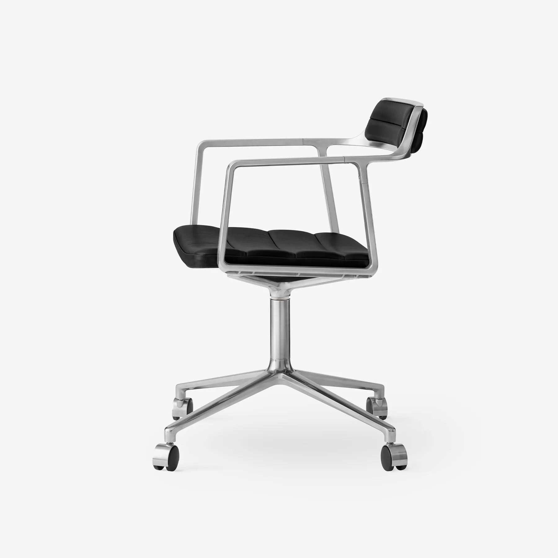 Vipp Swivel Chair | 452, Black, Castors