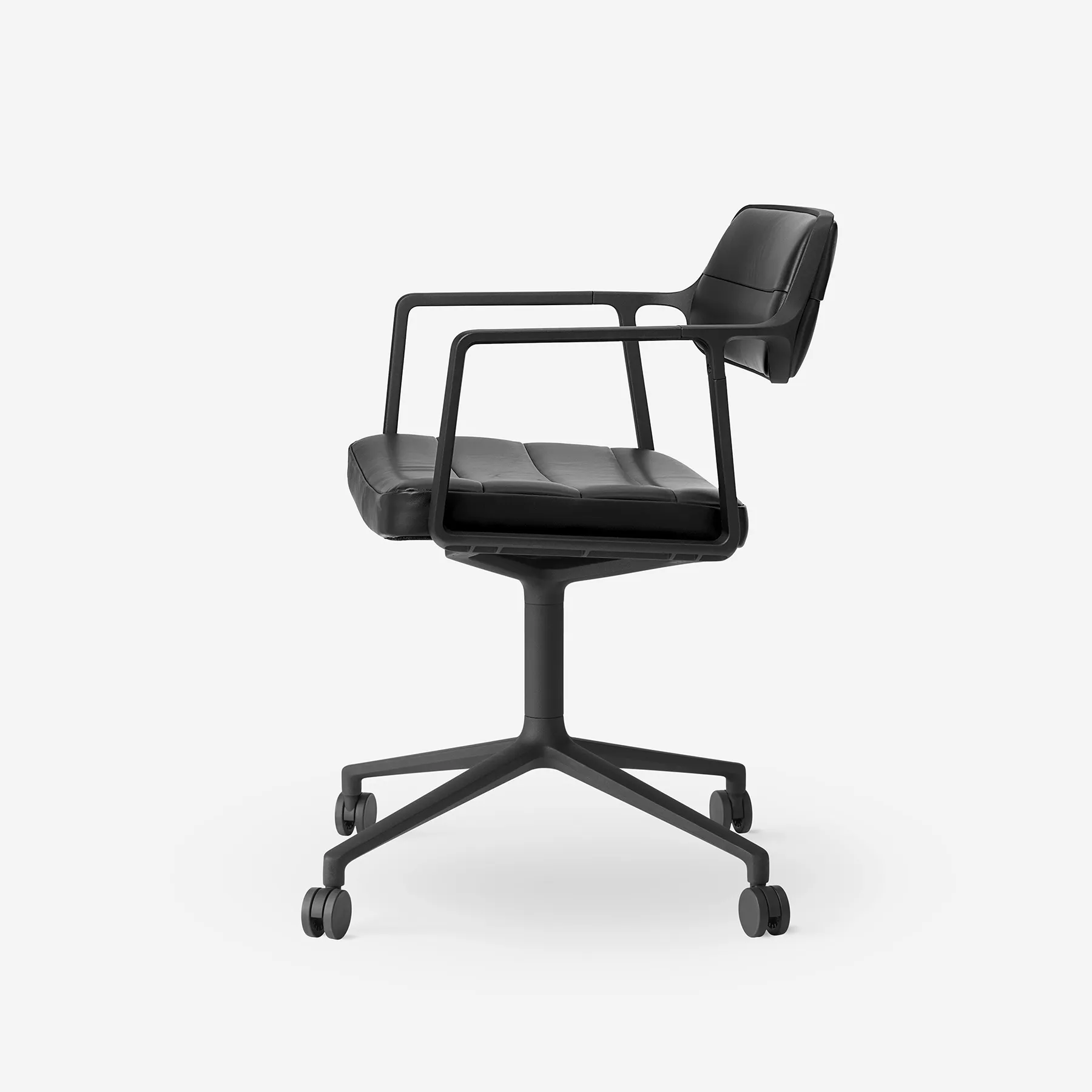 Vipp Swivel Chair | 453, Black/Black frame, Castors
