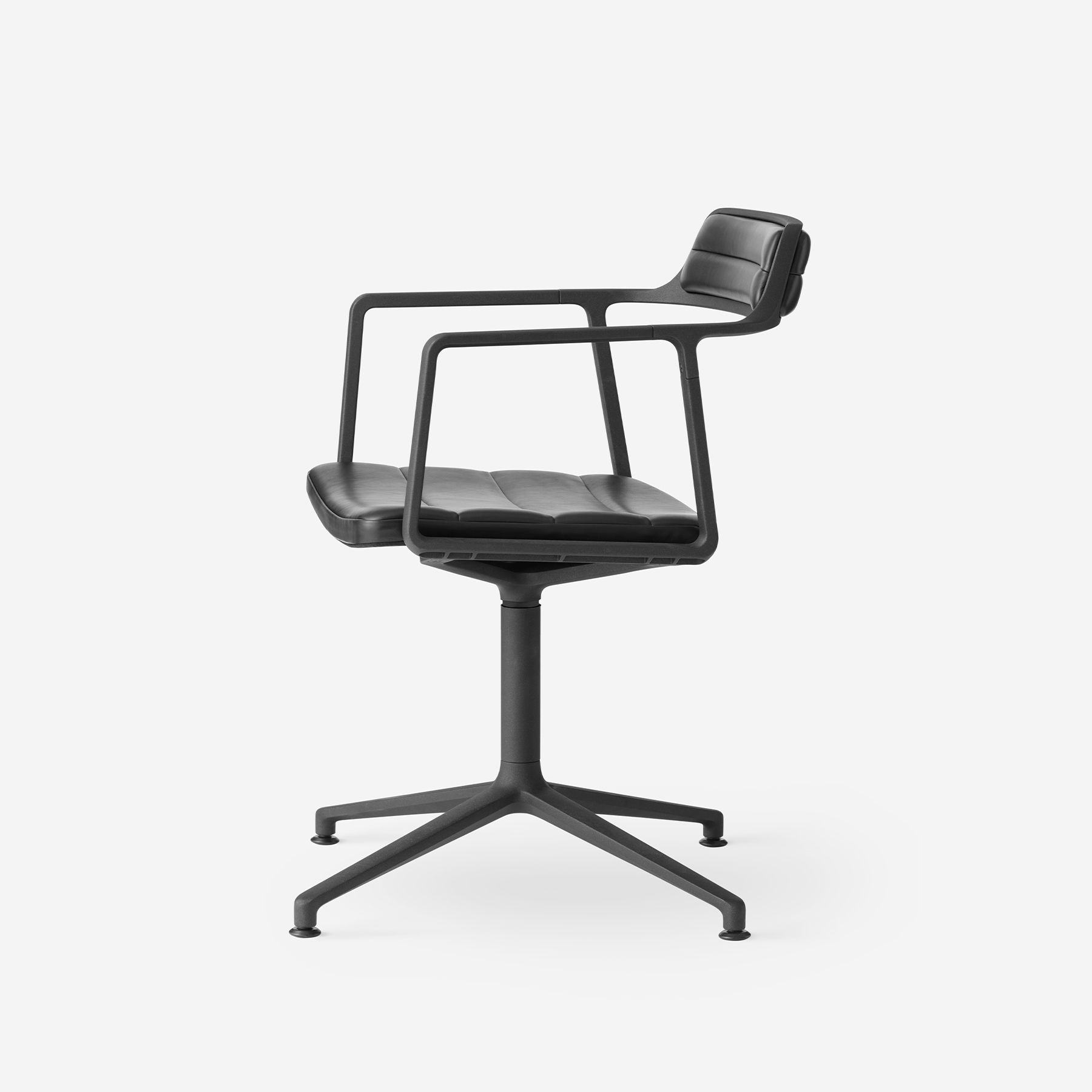 Vipp Swivel Chair | 452 - vipp452 - Black/Black frame, Gliders