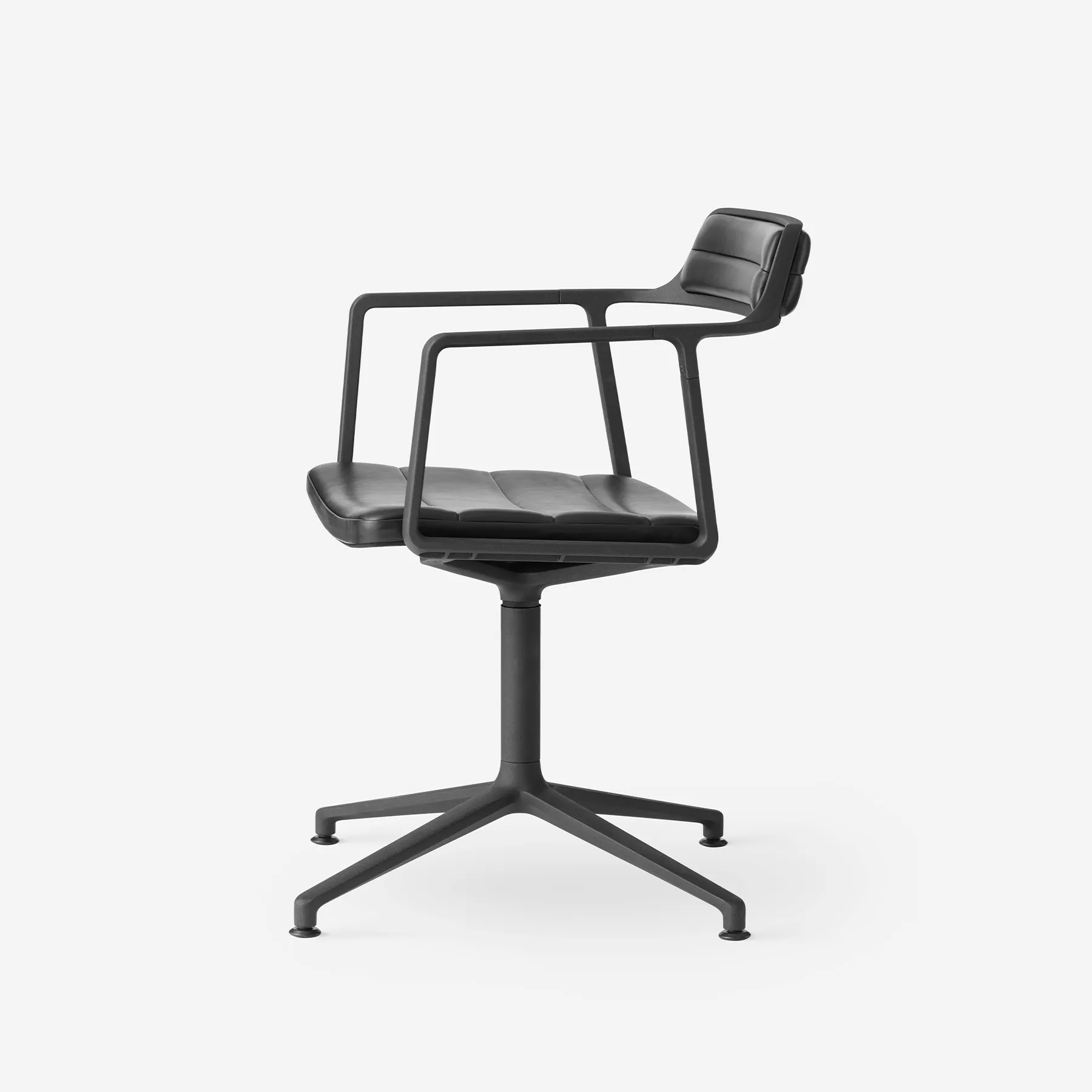 Vipp Swivel Chair | 452, Black/Black frame, Gliders