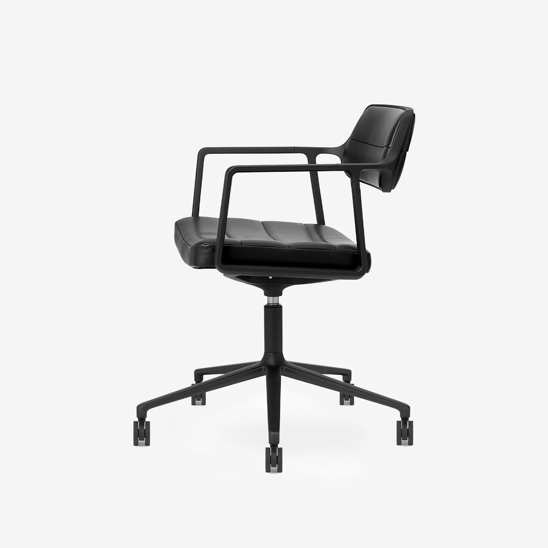Vipp Swivel Chair | 453+, Black/Black frame, Castors