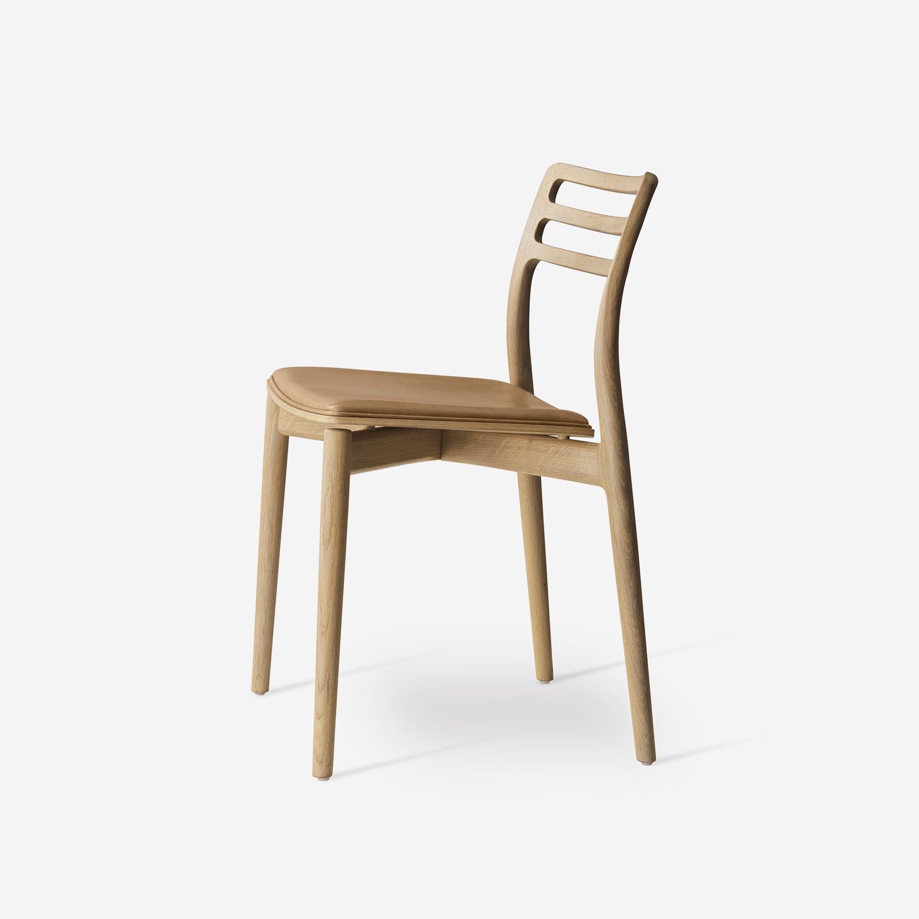 Vipp Cabin Chair - vipp481 - Light oak w/camel leather