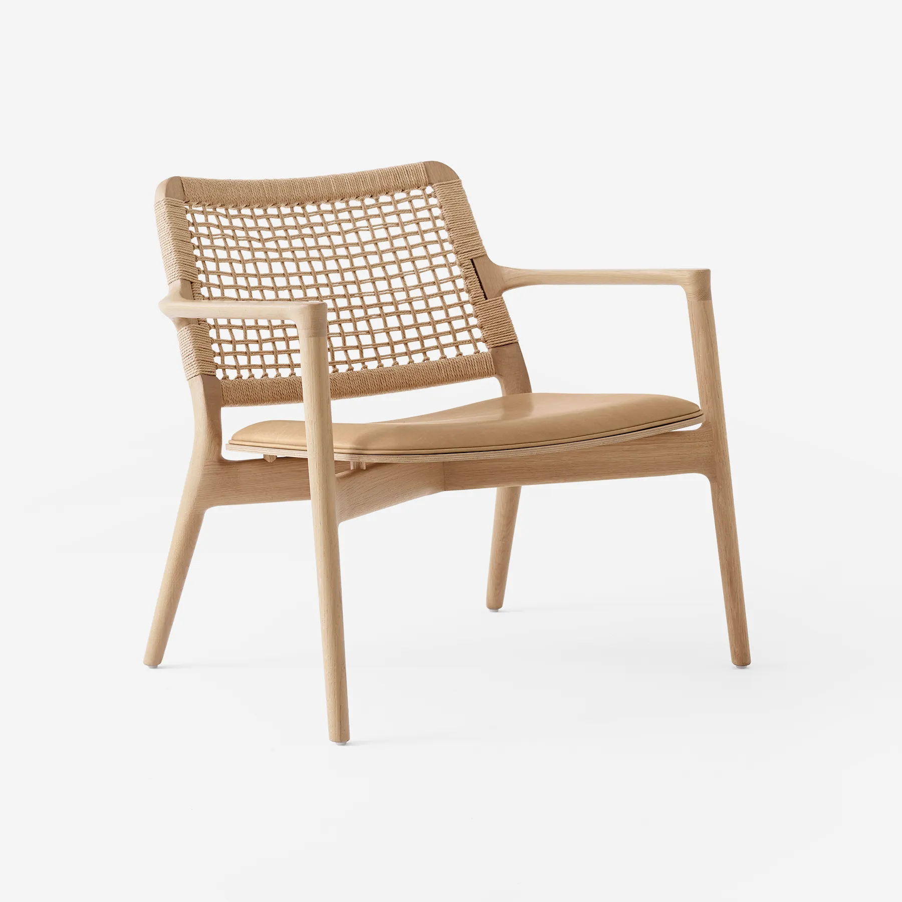 Vipp Cabin Lounge Chair - vipp488 - Light oak w/camel leather