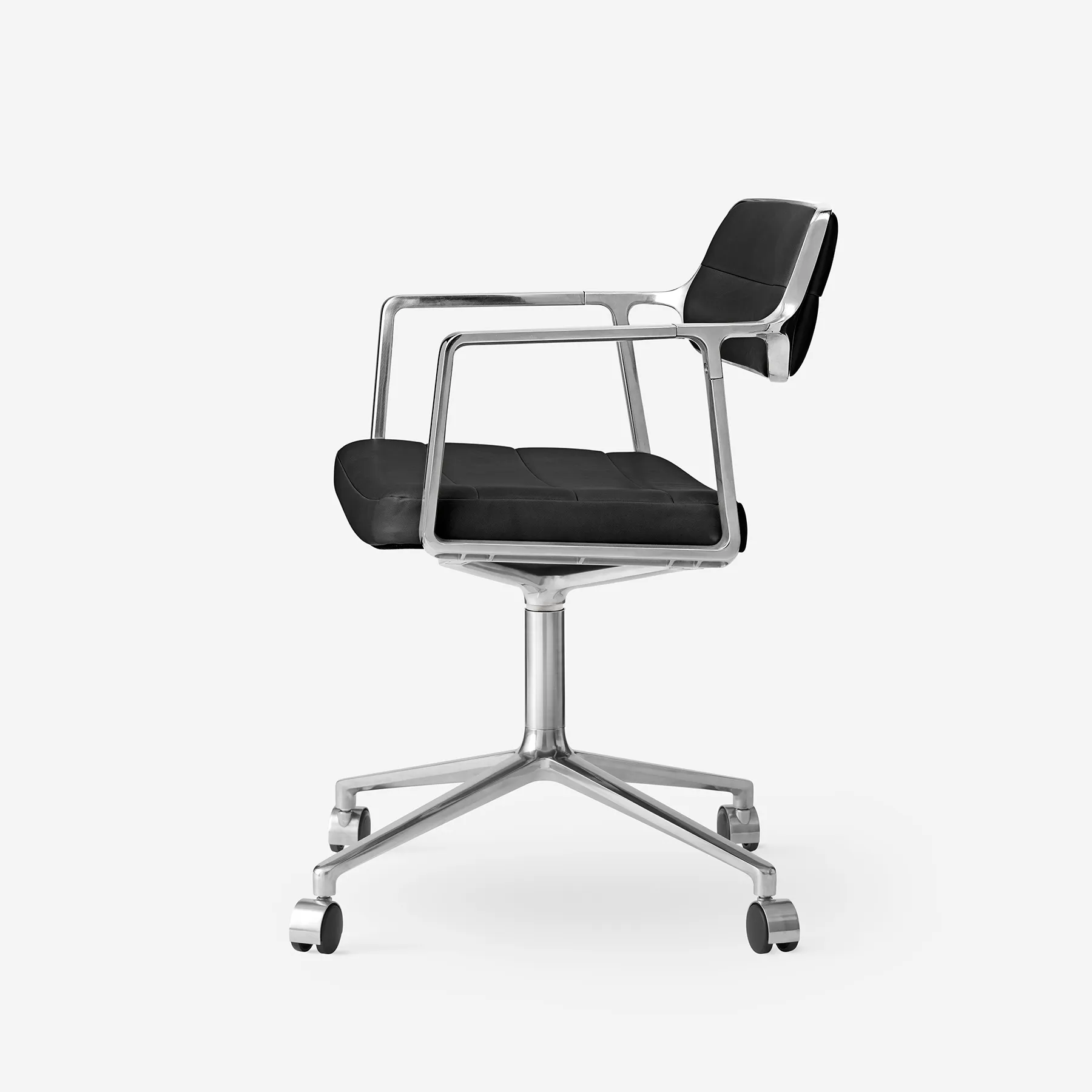 Vipp Swivel Chair | 453, Black, Castors